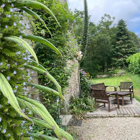 Manoir De Kerliviry Bed & Breakfast Cleder Exterior photo