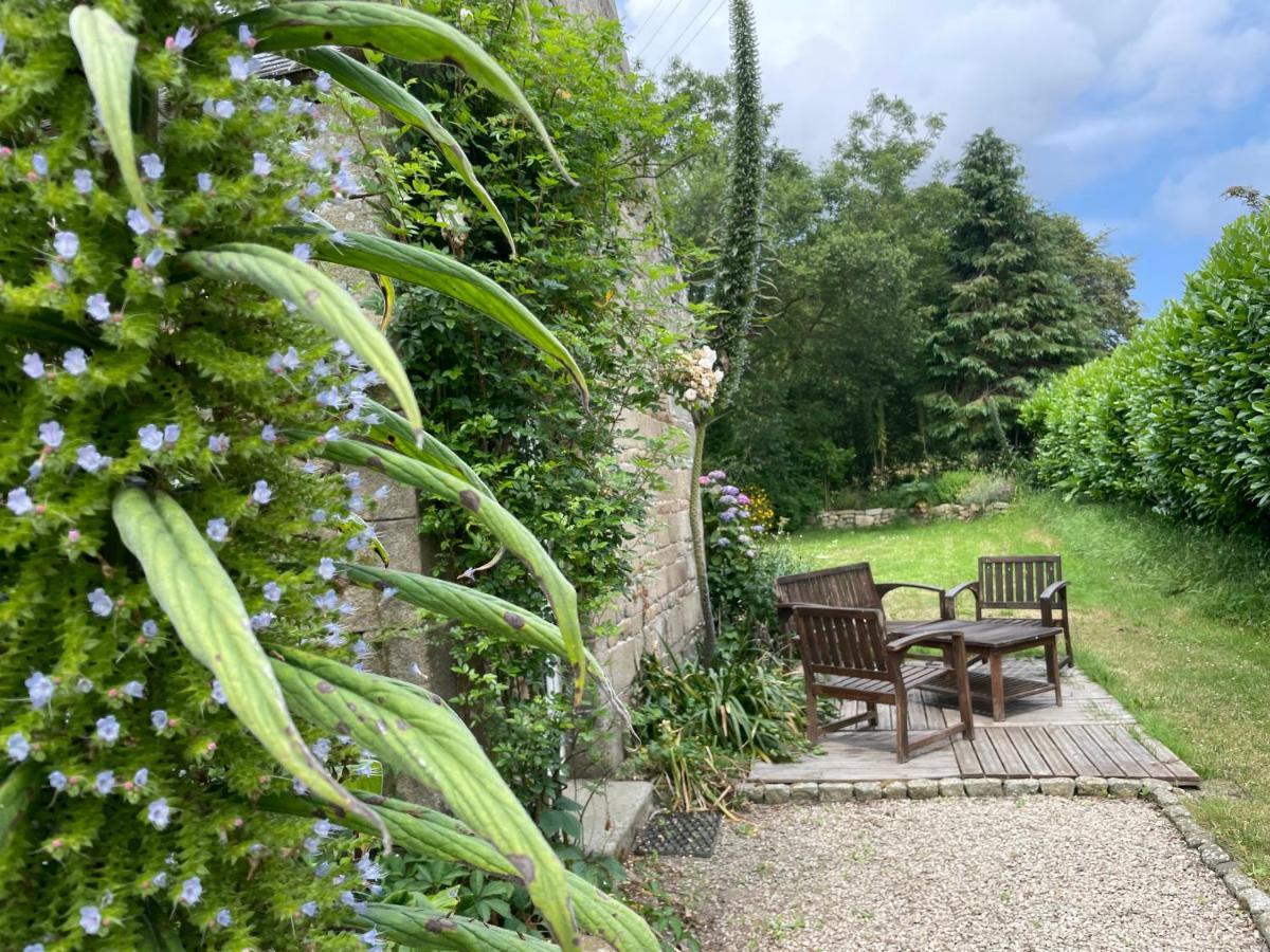 Manoir De Kerliviry Bed & Breakfast Cleder Exterior photo