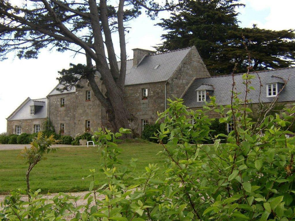 Manoir De Kerliviry Bed & Breakfast Cleder Exterior photo