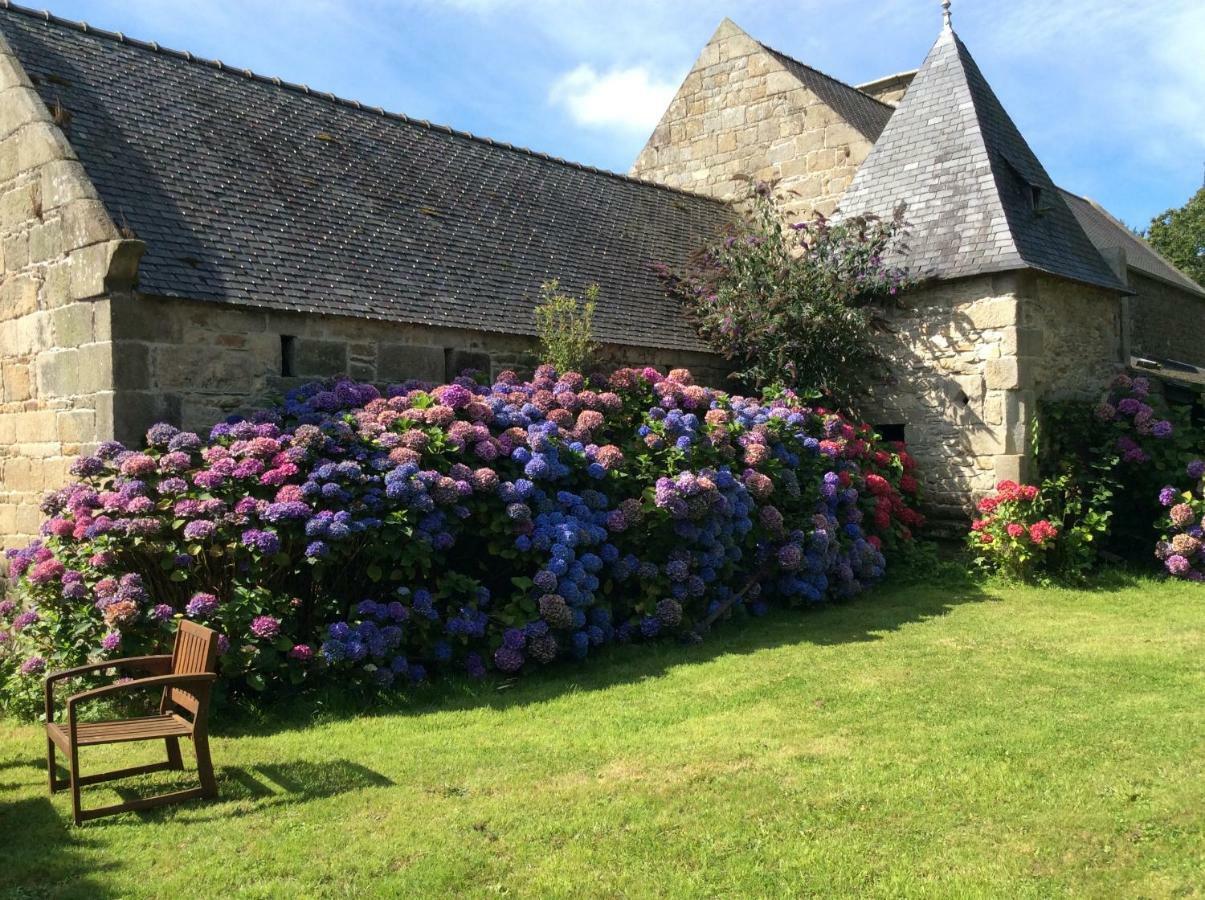 Manoir De Kerliviry Bed & Breakfast Cleder Exterior photo